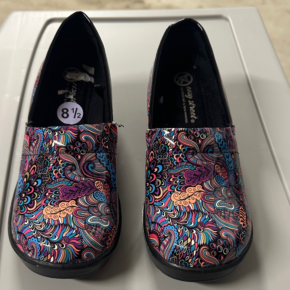 easy street Multicolor Floral Swirl Clogs — Black Base with Bright Accents NEW